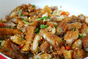 หมูสามผัดพริกเกลือ