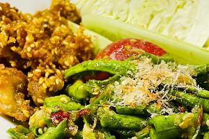 ตำถั่ว+หมูกรอบ