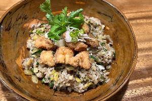 ข้าวผัดผักกาดดองและปลาทอด