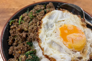 ข้าวกะเพราเนื้อ