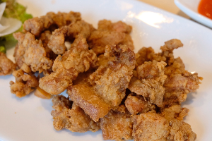 หมูสามชั้นทอดน้ำปลา