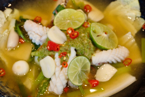 ปลาหมึกนึ่งมะนาว