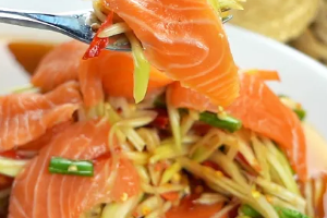 ส้มตำแซลมอล