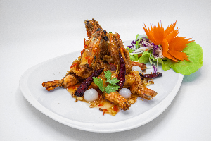 กุ้งราดซอสมะขาม ( Shrimp with tamarind sauce )