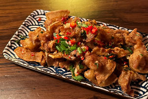 สามชั้นกรอบคั่วพริกเกลือ