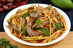 ยำมะม่วงกุ้งสด