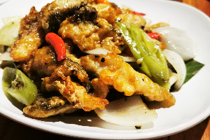 ปลากระพงผัดพริกไทดำ