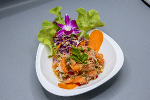 พล่าแซลม่อนดิบ ( Spicy Fresh Salmon Salad With Fresh Herbed Thai Style )