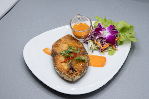 ปลาอินทรีย์ทอดน้ำปลา ( Deep Fried Mackerel With Fish Sauce )