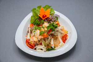 ยำวุ้นเส้นทะเล ( Spicy Glass Noodle Salad With Seafood Thai Style )