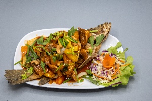 ปลากะพงผัดเปรี้ยวหวาน ( Stir fried sweet and sour sea bass )