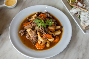 เนื้อผัดน้ำมันหอย ( Stir fried Beef with Oyster Sauce )
