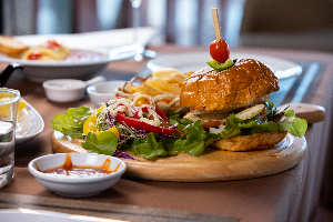 เบอร์เกอร์ไก่ ( Chicken Burger )