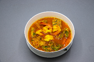 แกงส้มกุ้งชะอมไข่ ( Sour curry with shrimp and acacia eggs )
