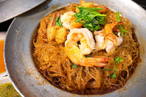 กุ้งอบวุ้นเส้น