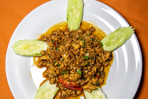 ผัดกะเพราไก่ (กับข้าว) ( Stir fried Chicken with basil )