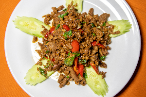 ผัดกะเพราเนื้อ (กับข้าว) ( Stir fried beef with basil )