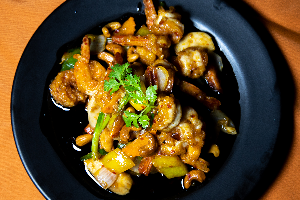 กุ้งผัดเม็ดมะม่วงหิมพานย์ ( Fried Shrimps With Cashew Nuts )
