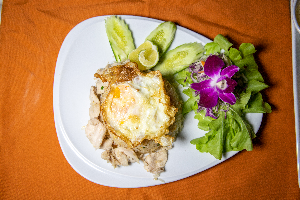 ข้าวผัดไก่+ไข่ดาว (เล็ก) Fried Rice with Chicken (Small)