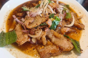 น้ำตกคอหมูย่าง