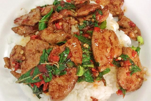 ข้าวกระเพราตับหมู