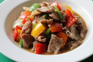 เนื้อผัดพริกไทยดำ Stirr fried Beef with black pepper