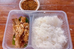 ข้าวหน้าคอหมูย่าง น้ำจิ้มแจ่ว