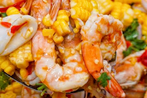 ยำข้าวโพดกุ้งลวก