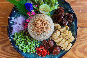ข้าวคลุกกะปิ