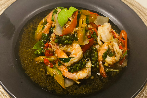 กุ้งผัดฉ่า ( Stir Fried Goong With Spicy Sauce And Herb )