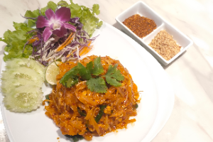 ผัดไทยหมู ( Phad Thai with Pork )