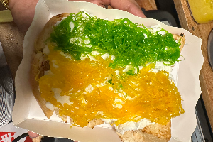 ขนมปังปิ้งวิปครีม+ฝอยทอง