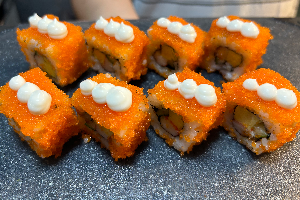 คาลิฟอร์เนียไข่กุ้ง ( 8 ชิ้น )