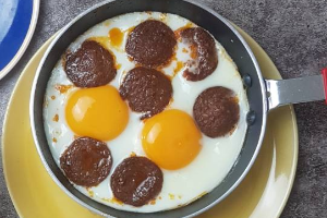 024 Sucuk And Eggs Fried / ไข่ดาวซูจุ๊ก