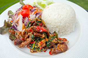 ข้าวกะเพราหมูแดด