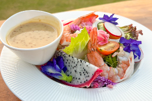 สลัดดอกไม้กุ้งสด 