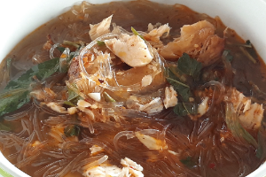 ยำปลาย่างใส่วุ้นเส้น