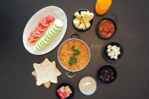 006 Turkish Breakfast Set Scramble Eggs In Menemen / ชุดไข่คนแมแนแมน