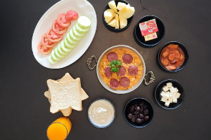 009 Turkish Breakfast Set Sucuk Mix With Eggs In Menemen / ชุดซูจุ๊กแมแนแมน