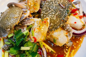 ส้มตำมะพร้าวอ่อนปูม้า