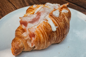 Bacon cheese croissant (ครัวซองต์เบคอนชีส)