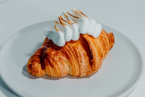 Lemon meringue croissant (ครัวซองต์เลมอนเมอแรงก์)