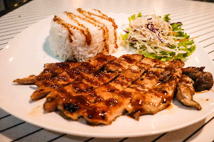 ข้าวหมูย่างราดซอสเทอริยากิ
