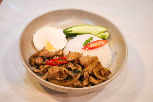 กระเพราหมู+ไข่ดาว