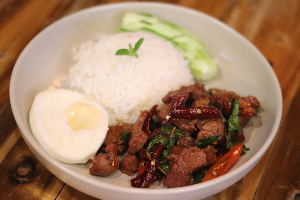 กระเพราเนื้อ +ไข่ดาว