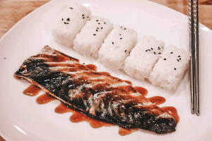 ข้าวญี่ปุ่นปลาซาบะย่าง ราดซอสเทอริยากิ