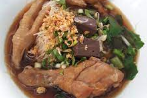 ก๋วยเตี๋ยวไก่ตุ๋น