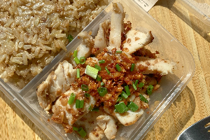 อกไก่คั่วกระเทียม (ไม่เผ็ด)
