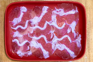 หมูสามชั้น / Sliced Pork Belly