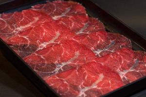 ใบพายโคขุน / Sliced Oyster Blade Beef